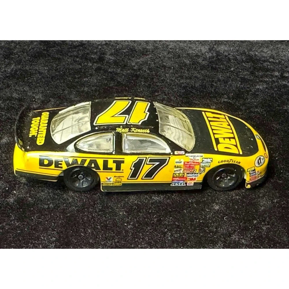 DeWalt Ford Taurus NASCAR Diecast 1:64 Car: Hot Wheels, 1999 Matt Kenseth 17